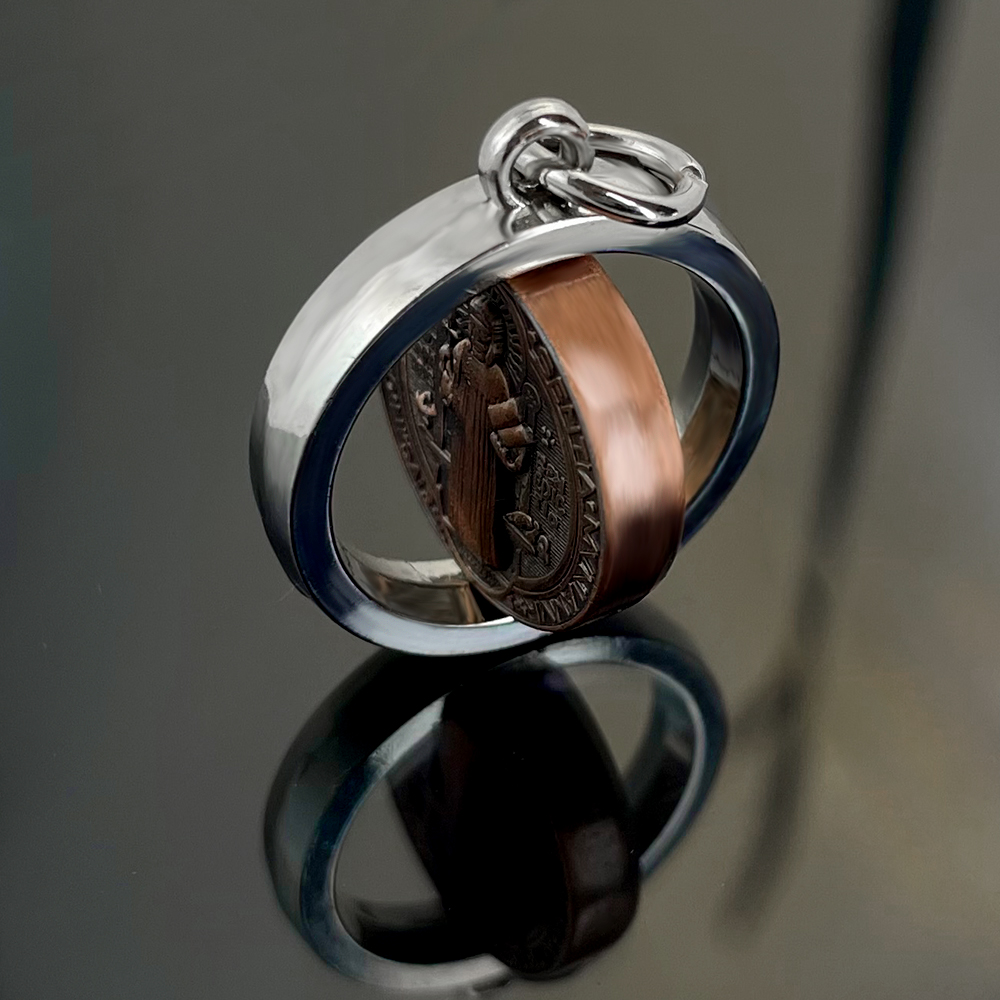 Novo Colar Medalha de São Bent - Jewelry & Watches Company avaliação e preço