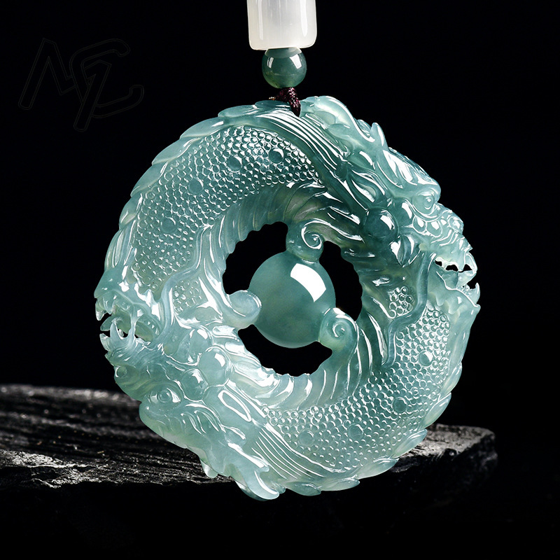 Colar com Pingente de Jade Nat - Jewelry & Watches Spółka Z Ograniczoną Odpowiedzialnością avaliação e preço