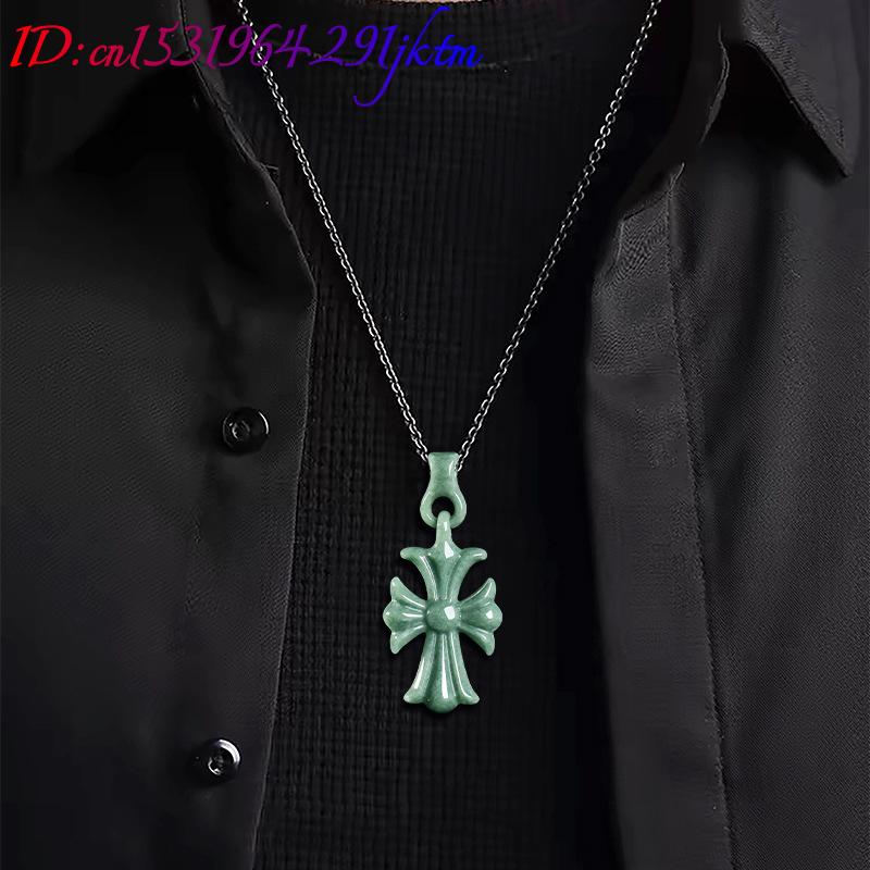 Colar com Pingente de Cruz em  - Jewelry & Watches Spółka Z Ograniczoną Odpowiedzialnością avaliação e preço